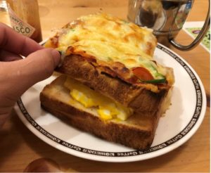 コメダ珈琲のたっぷりたまごのピザトースト